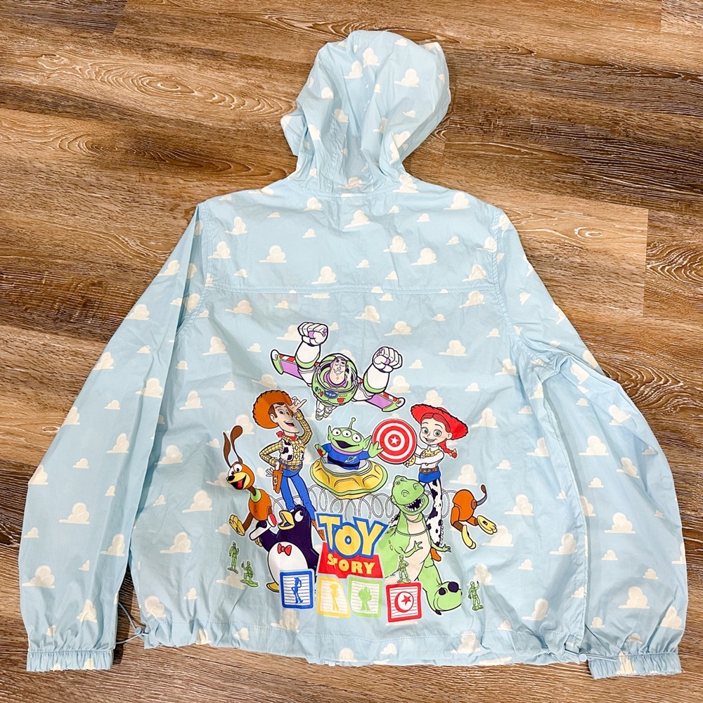 NWT Toy Story Windbreaker Sz Adult Large. Lightweight and oh so cute!